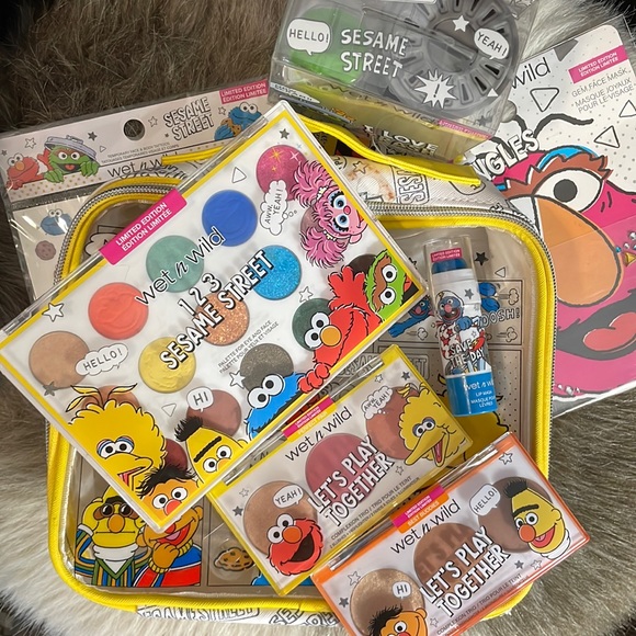 NEW Limited Edition Wet & Wild x Sesame Street Makeup Bundle - Picture 1 of 13